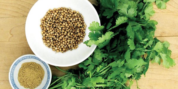 Hạt mùi không trị được sởi, còn gây kích ứng da