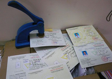 Thế giới ngầm chế bằng giả Đâu là điểm cốt tử