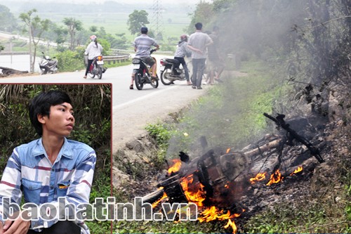 Đang chạy, xe máy bỗng dưng  bốc cháy