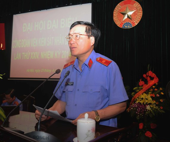Đồng chí Nguyễn Hòa Bình, Ủy viên Trung ương Đảng, Viện trưởng VKSNDTC phát biểu tại Đại hội 