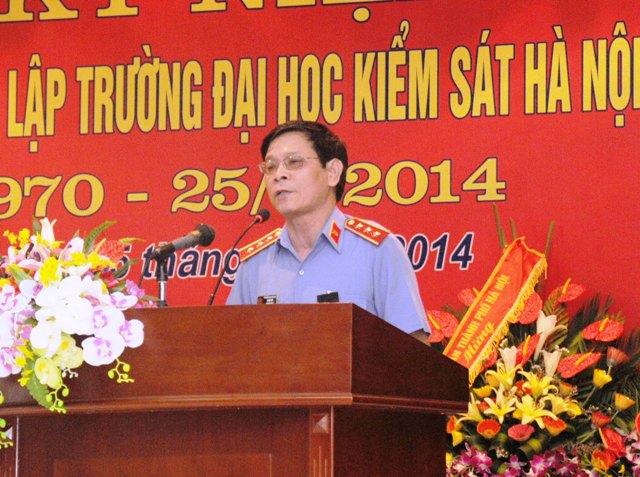 Đồng chí Lê Hữu Thể, Phó Viện trưởng VKSNDTC phát biểu tại buổi Lễ