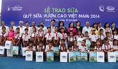 Vinamilk trao gần 77 000 ly sữa của Quỹ sữa Vươn cao Việt Nam cho trẻ em tỉnh Bến Tre