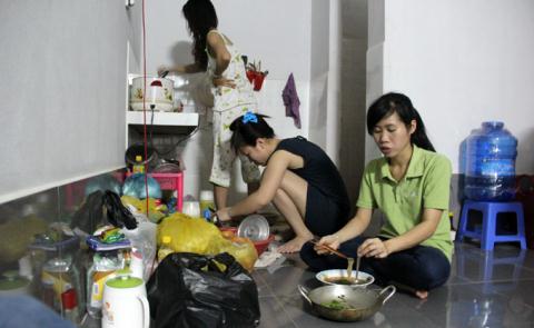 Cử nhân làm bồi bàn tố tỉ lệ thất nghiệp báo động