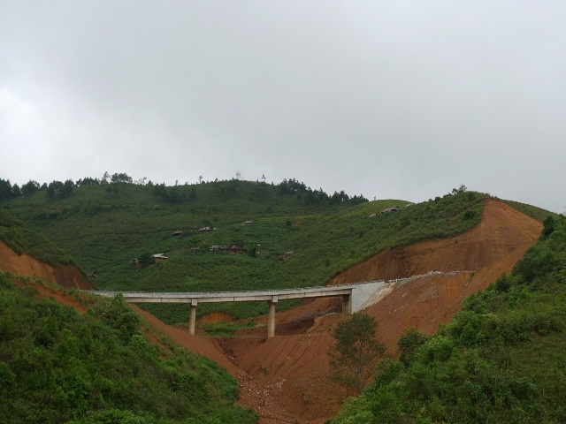 Đường lên cổng trời Pha Đin hôm nay