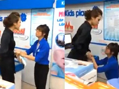 Nữ nhân viên ở Hà Nội quỳ lạy khách do đưa nhầm mặt hàng