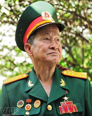 Đại tá tình báo sở hữu nhiều ngón nghề