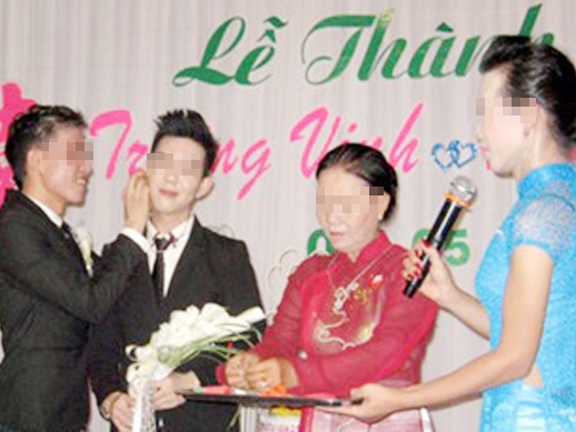 Hai chàng trai tổ chức tiệc cưới tại Mỹ Tho