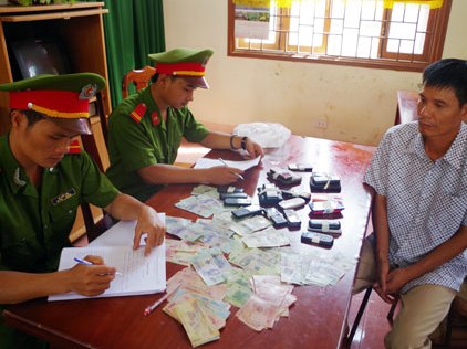 Đắk Nông Triệt phá sới bạc lưu động, tạm giữ 30 người