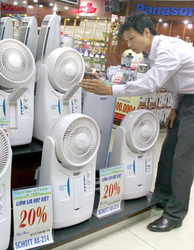 Hàng giải nhiệt bán chạy vì nắng nóng