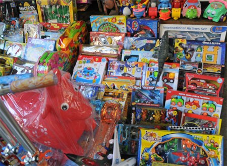 Người tiêu dùng Việt nên ứng xử thế nào với hàng Trung Quốc