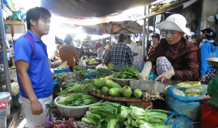 Nắng nóng, rau tăng giá mạnh
