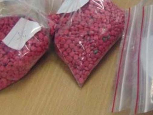 Bắt giữ hai nghi can cùng 10 000 viên hồng phiến