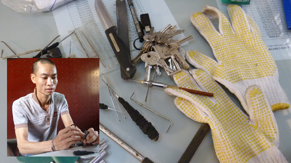 Siêu trộm phá khóa bằng nan hoa xe đạp