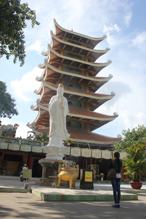 Những ngôi chùa nổi tiếng ở TP HCM mùa Phật Đản