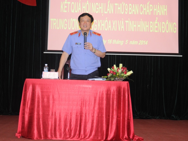  PGS.TS Nguyễn Hòa Bình, Viện trưởng VKSNDTC tại Hội nghị.