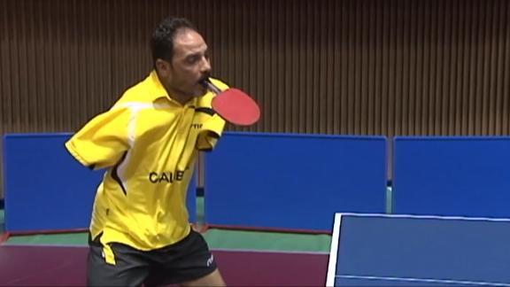 Mất hai tay vẫn chơi bóng bàn điêu luyện