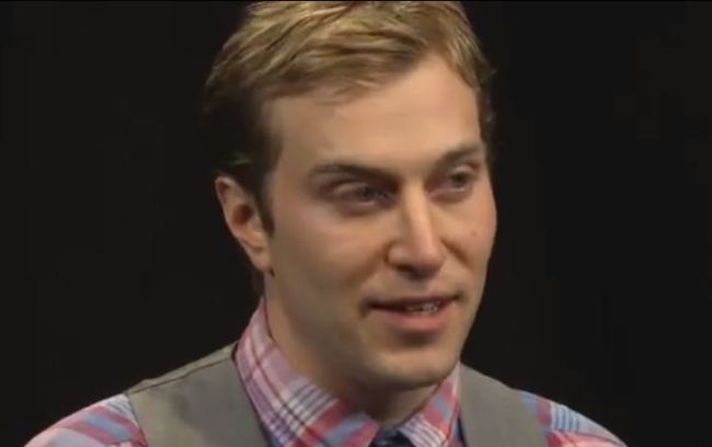 Kì lạ người đàn ông muốn kết hôn với máy tính của mình