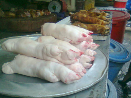 Móng giò trắng muốt nhờ hóa chất tẩy trắng