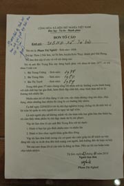 Chồng bắt vợ 56 tuổi khoả thân giữa đường để làm nhục