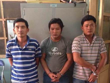 3 tài xế rút ruột hàng chục tấn dầu ăn