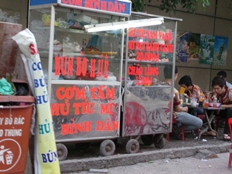 An toàn thực phẩm đường phố như nước đổ đầu vịt