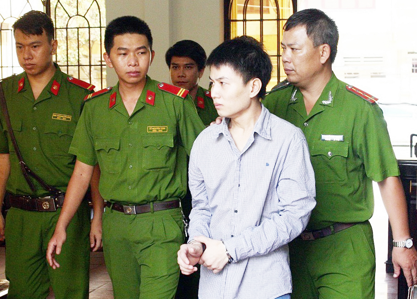 Lãnh án vì đâm chết bạn nhậu