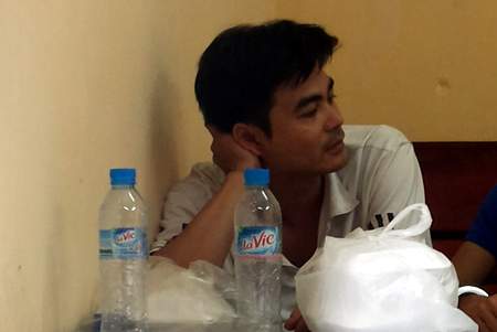 Gã đạo chích van xin rồi đại tiện tại chỗ khi bị phát hiện