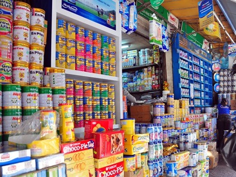 Bị siết giá, đại lý sữa tìm cách tháo hàng