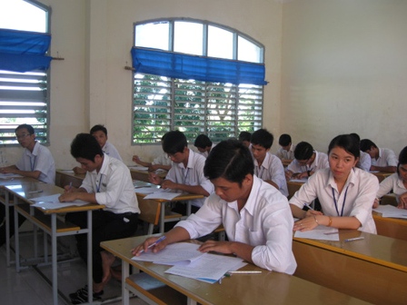 Hủy bài thi tốt nghiệp nếu thí sinh mang điện thoại vào phòng thi