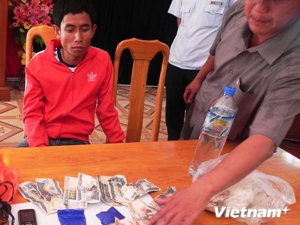 Bắt đối tượng vận chuyển 600 viên ma túy từ Lào về Việt Nam