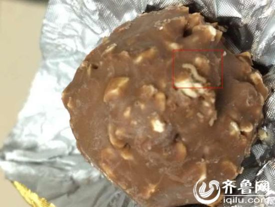 Rùng rợn lúc nhúc giòi trong sôcôla Ferrero Rocher