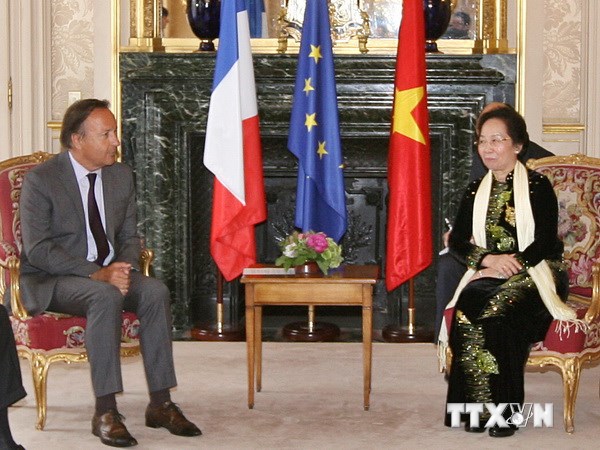 Phó Chủ tịch nước Nguyễn Thị Doan hội kiến với Ngài Jean-Pierre Bel, Chủ tịch Thượng viện Cộng hòa Pháp. (Ảnh: Thống Nhất/TTXVN)