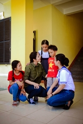 Hoa hậu Ngọc Hân ra đảo Lý Sơn thăm ngư dân và chiến sỹ