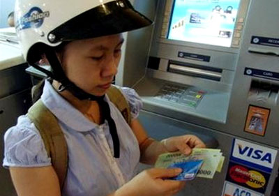 Lương tối thiểu cần tăng 10-12 để giảm gánh nặng cho người lao động