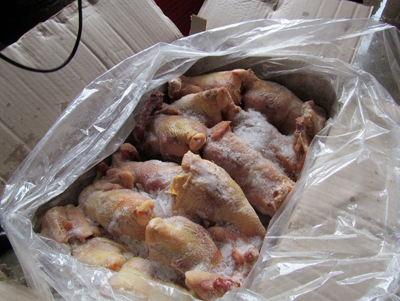 Phát hiện hơn 10 tấn gà đông lạnh không rõ nguồn gốc