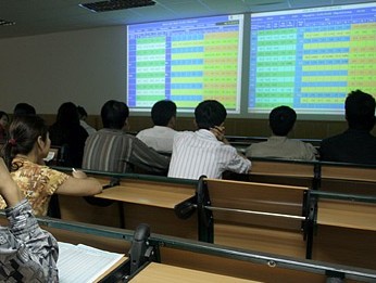 VN-Index chạm mốc 570 điểm