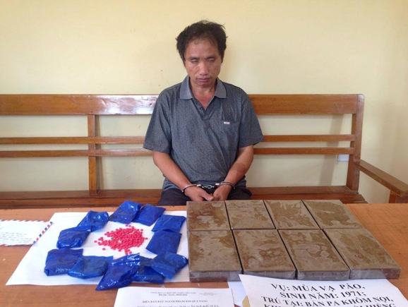 Vận chuyển 8 bánh heroin, chống trả quyết liệt tổ công tác