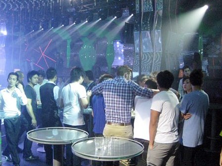 Suýt thành con mồi của những sói già