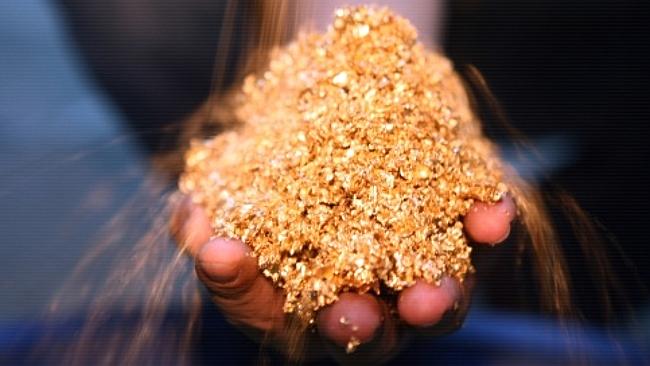 Kỳ lạ thị trấn nơi người dân uống vàng, tắm vàng