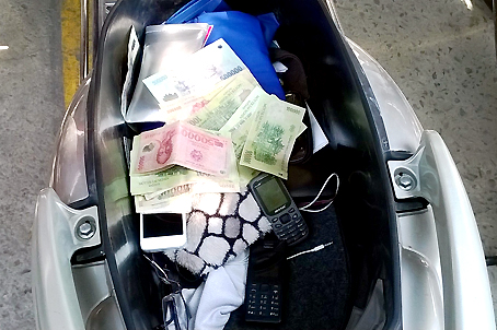 Những miếng mồi ngon trong  cốp xe