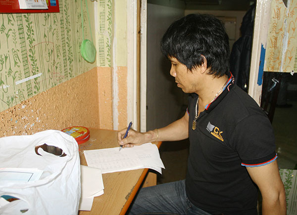 Núp bóng đại lý vé số để ghi đề