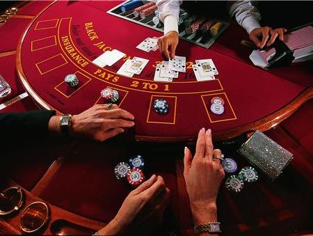 Giông bão ập xuống từ khi chồng nghiện cờ bạc