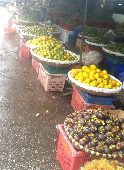 Hà Nội Hoa quả xuống giá, hàng Trung Quốc mất dạng