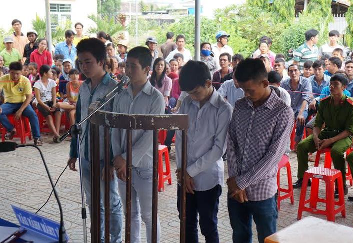 Nhờ xin việc không được, ra tay chém người