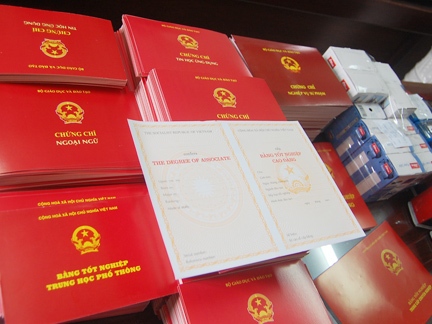 Đường dây làm giấy tờ giả với số lượng cực lớn