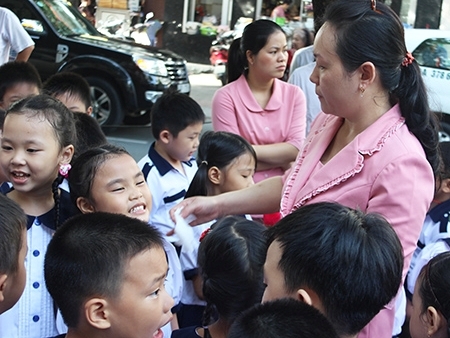 Giáo viên thở phào khi dạy thêm được cởi trói