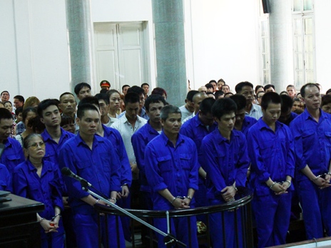 Xử vụ bạc khủng , mẹ vợ Khánh trắng lĩnh án tù