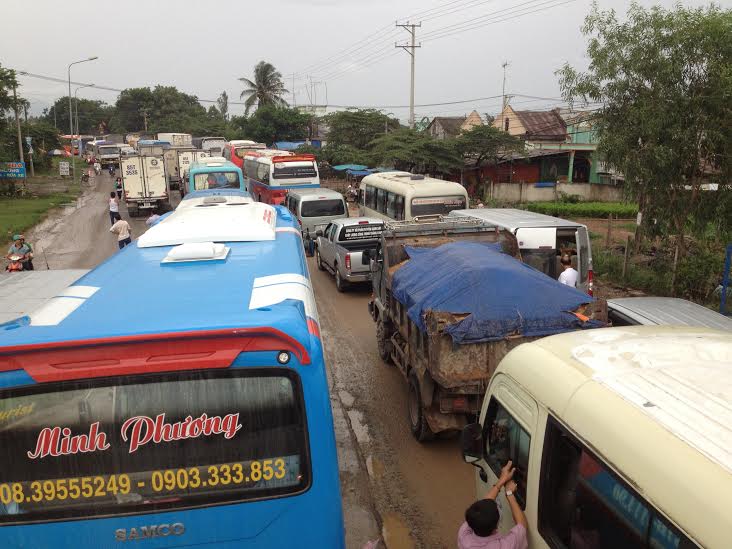 Kẹt xe kéo dài trên Quốc lộ 1A