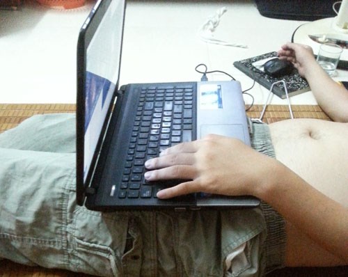 Nguy cơ vô sinh khi để máy tính lên khu vực nhạy cảm