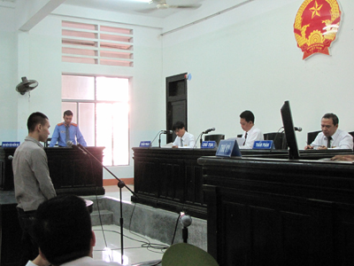 Cướp giật để  trả tiền trọ